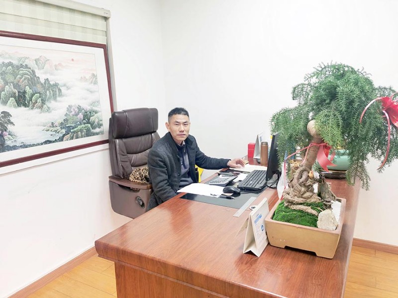 精氣神飽滿的合肥鑫輝耀印務有限公司總經理陳洪奎